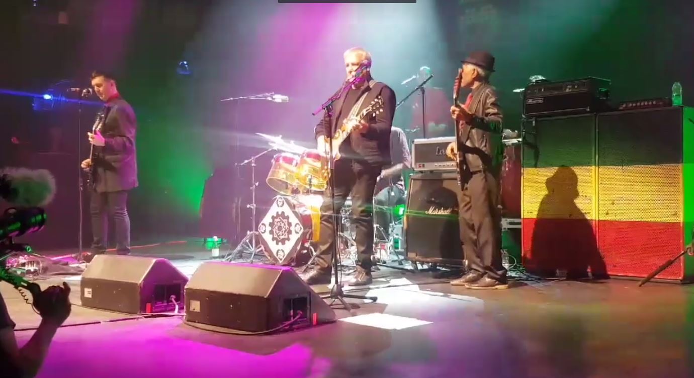 Alex Lifeson Performs with Big Sugar During Toronto Concert