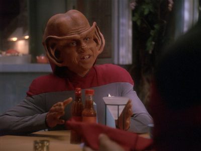 Star Trek: Deep Space Nine Screencaps "Paradise Lost" (S4:E12)