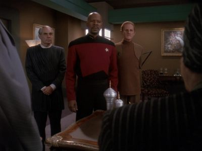 Star Trek: Deep Space Nine Screencaps "Paradise Lost" (S4:E12)
