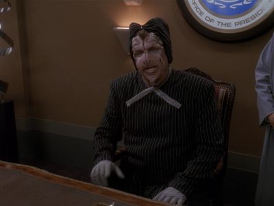 Star Trek: Deep Space Nine Screencaps "Paradise Lost" (S4:E12)
