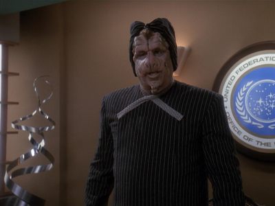 Star Trek: Deep Space Nine Screencaps "Paradise Lost" (S4:E12)