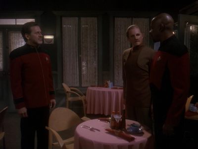 Star Trek: Deep Space Nine Screencaps "Paradise Lost" (S4:E12)