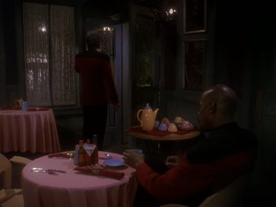 Star Trek: Deep Space Nine Screencaps "Paradise Lost" (S4:E12)