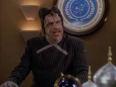 Star Trek: Deep Space Nine Screencaps "Paradise Lost" (S4:E12)