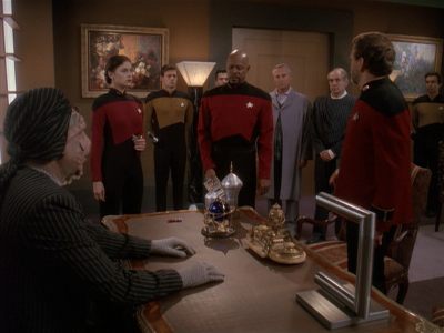 Star Trek: Deep Space Nine Screencaps "Paradise Lost" (S4:E12)