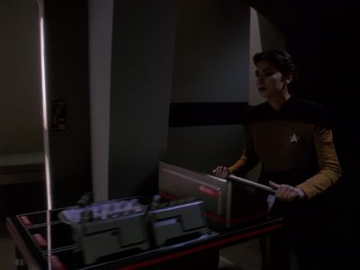Star Trek: Deep Space Nine Screencaps "Paradise Lost" (S4:E12)