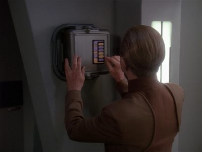 Star Trek: Deep Space Nine Screencaps "Paradise Lost" (S4:E12)