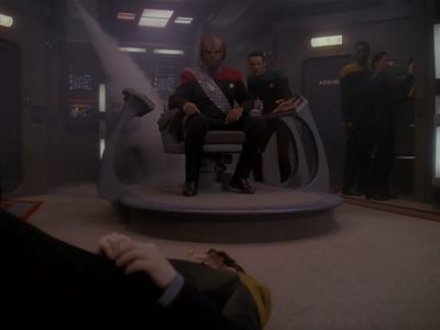 Star Trek: Deep Space Nine Screencaps "Paradise Lost" (S4:E12)