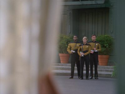 Star Trek: Deep Space Nine Screencaps "Paradise Lost" (S4:E12)