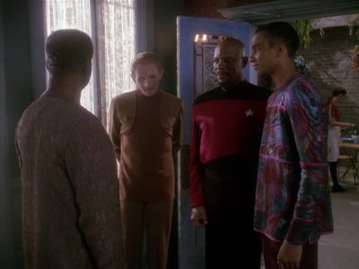 Star Trek: Deep Space Nine Screencaps "Paradise Lost" (S4:E12)