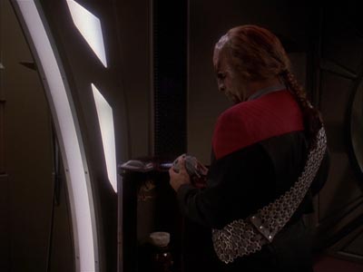 Star Trek: Deep Space Nine Screencaps "The Sons of Mogh" (S4:E15)