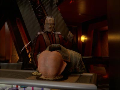 Star Trek: Deep Space Nine Screencaps "Body Parts" (S4:E25)