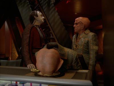 Star Trek: Deep Space Nine Screencaps "Body Parts" (S4:E25)