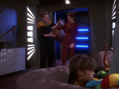 Star Trek: Deep Space Nine Screencaps "Body Parts" (S4:E25)