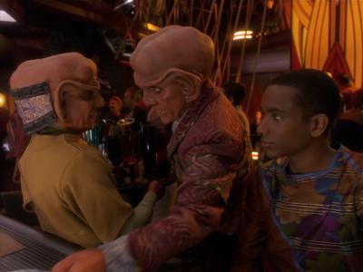Star Trek: Deep Space Nine Screencaps "The Visitor" (S4:E3)