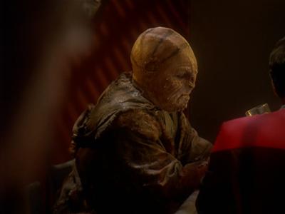 Star Trek: Deep Space Nine Screencaps "Hippocratic Oath" (S4:E4)