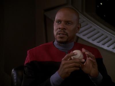 Star Trek: Deep Space Nine Screencaps "Hippocratic Oath" (S4:E4)