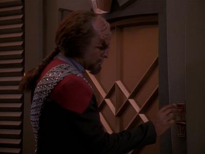 Star Trek: Deep Space Nine Screencaps "Hippocratic Oath" (S4:E4)