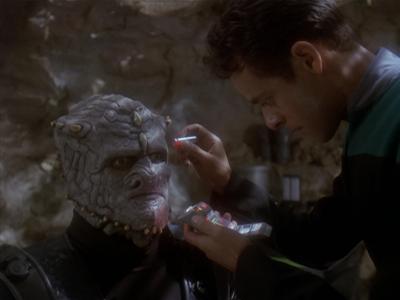 Star Trek: Deep Space Nine Screencaps "Hippocratic Oath" (S4:E4)