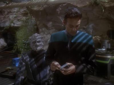 Star Trek: Deep Space Nine Screencaps "Hippocratic Oath" (S4:E4)