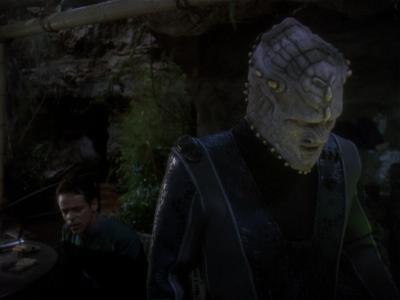 Star Trek: Deep Space Nine Screencaps "Hippocratic Oath" (S4:E4)