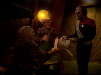 Star Trek: Deep Space Nine Screencaps "Hippocratic Oath" (S4:E4)