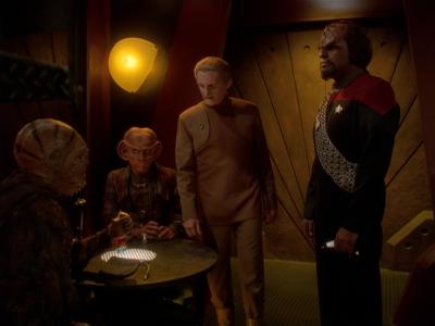 Star Trek: Deep Space Nine Screencaps "Hippocratic Oath" (S4:E4)