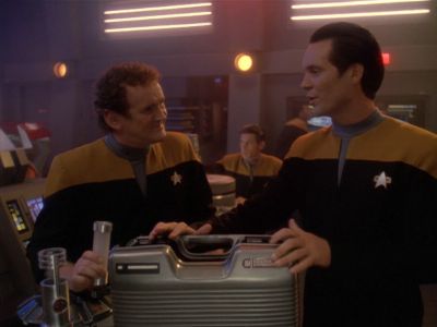 Star Trek: Deep Space Nine Screencaps "Starship Down" (S4:E7)