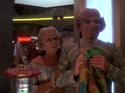 Star Trek: Deep Space Nine Screencaps "Little Green Men" (S4:E8)