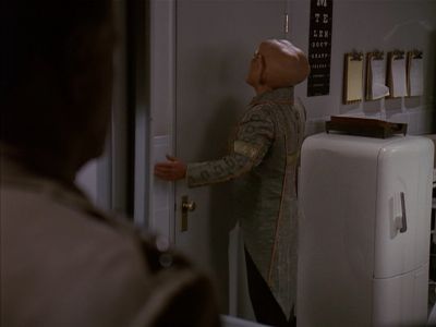 Star Trek: Deep Space Nine Screencaps "Little Green Men" (S4:E8)