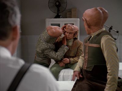 Star Trek: Deep Space Nine Screencaps "Little Green Men" (S4:E8)