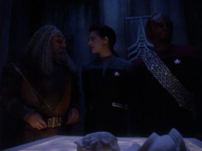 Star Trek: Deep Space Nine Screencaps "The Sword of Kahless" (S4:E9)