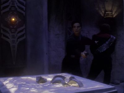 Star Trek: Deep Space Nine Screencaps "The Sword of Kahless" (S4:E9)