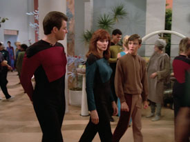 "Encounter at Farpoint, Part I" (S1:E1) Star Trek: The Next Generation Screencaps
