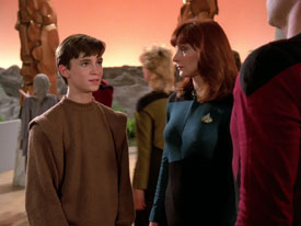 "Encounter at Farpoint, Part I" (S1:E1) Star Trek: The Next Generation Screencaps