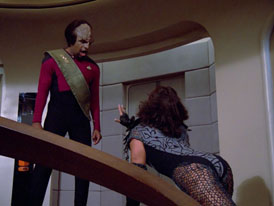 "Hide and Q" (S1:E10) Star Trek: The Next Generation Screencaps