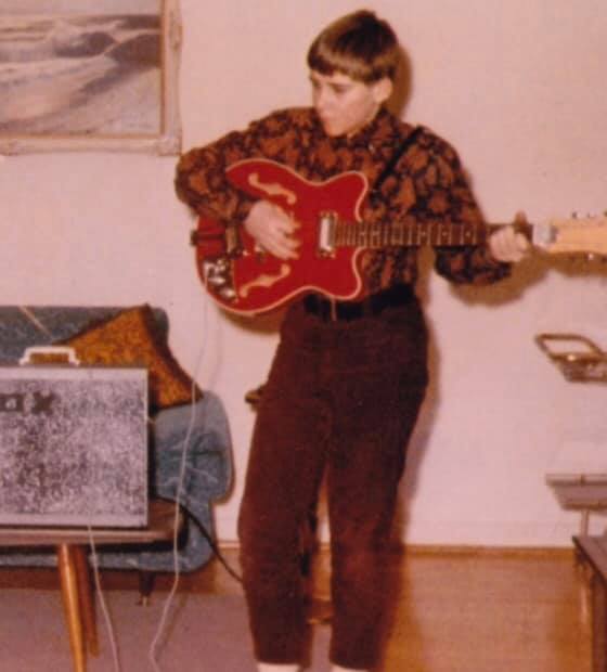 Alex Lifeson s First Electric Guitar a Japanese Canora Will Be